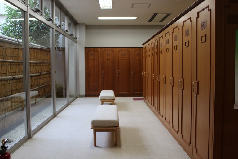 ロッカールーム 5