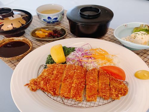 三元豚トンカツ定食